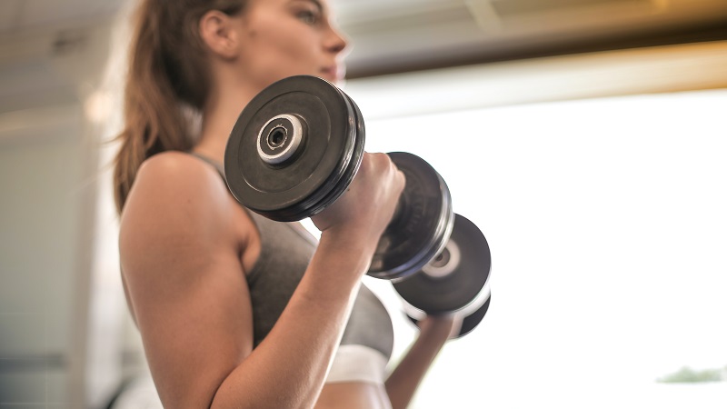 Young women lifting weights